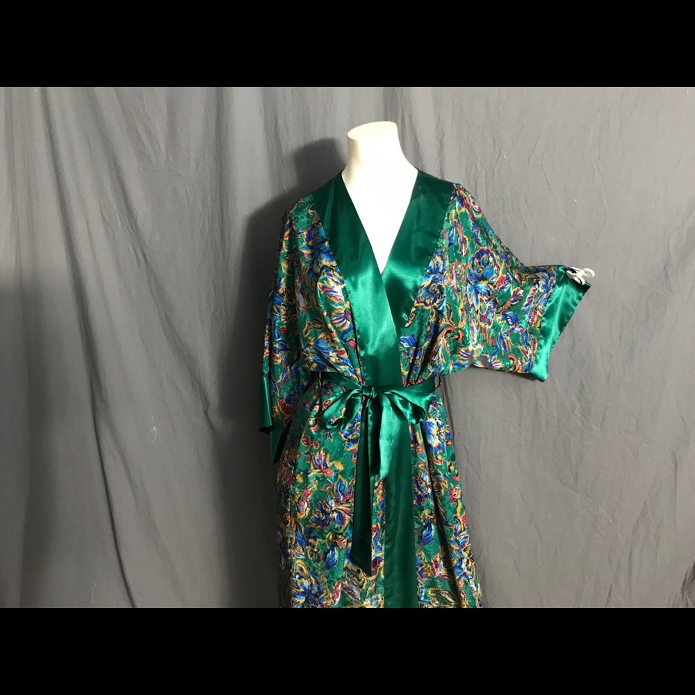 Vintage Victoria’s Secret robe P/S